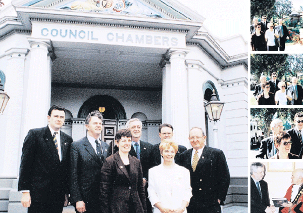 The Governor with Members of the House of Representatives Standing Committee on Economics, Finance and Public Administration, outside the Wagga Wagga Council Chambers, before the Hearing in December 2000.