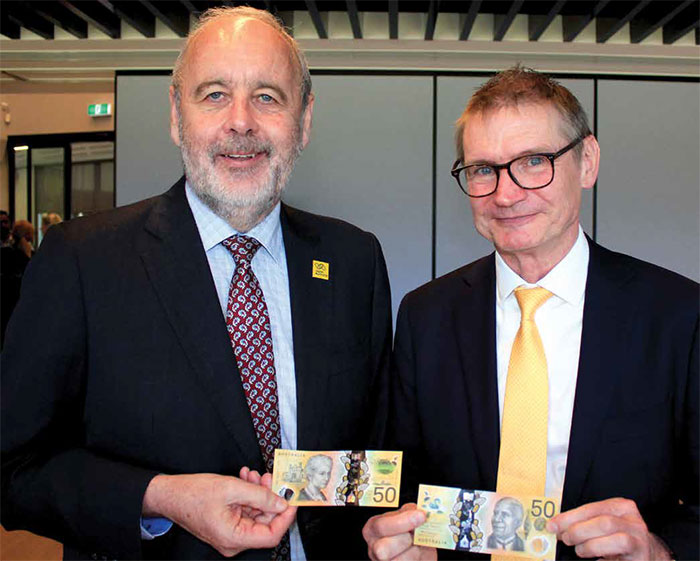 Vision Australia CEO Ron Hooton with Assistant Governor (Business Services)
										Lindsay Boulton holding a new $50 banknote at a Vision Australia event, October
										2018